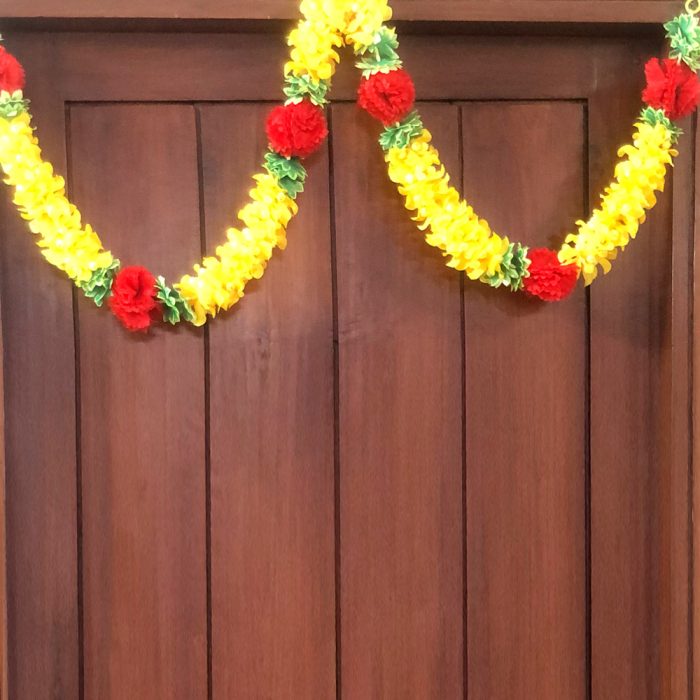 Decorative Artificial Garland (78 Inches)